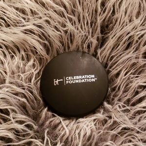it Costmetics Celebration Foundation